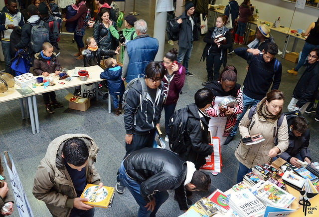 Menschen beim Umsonstfest